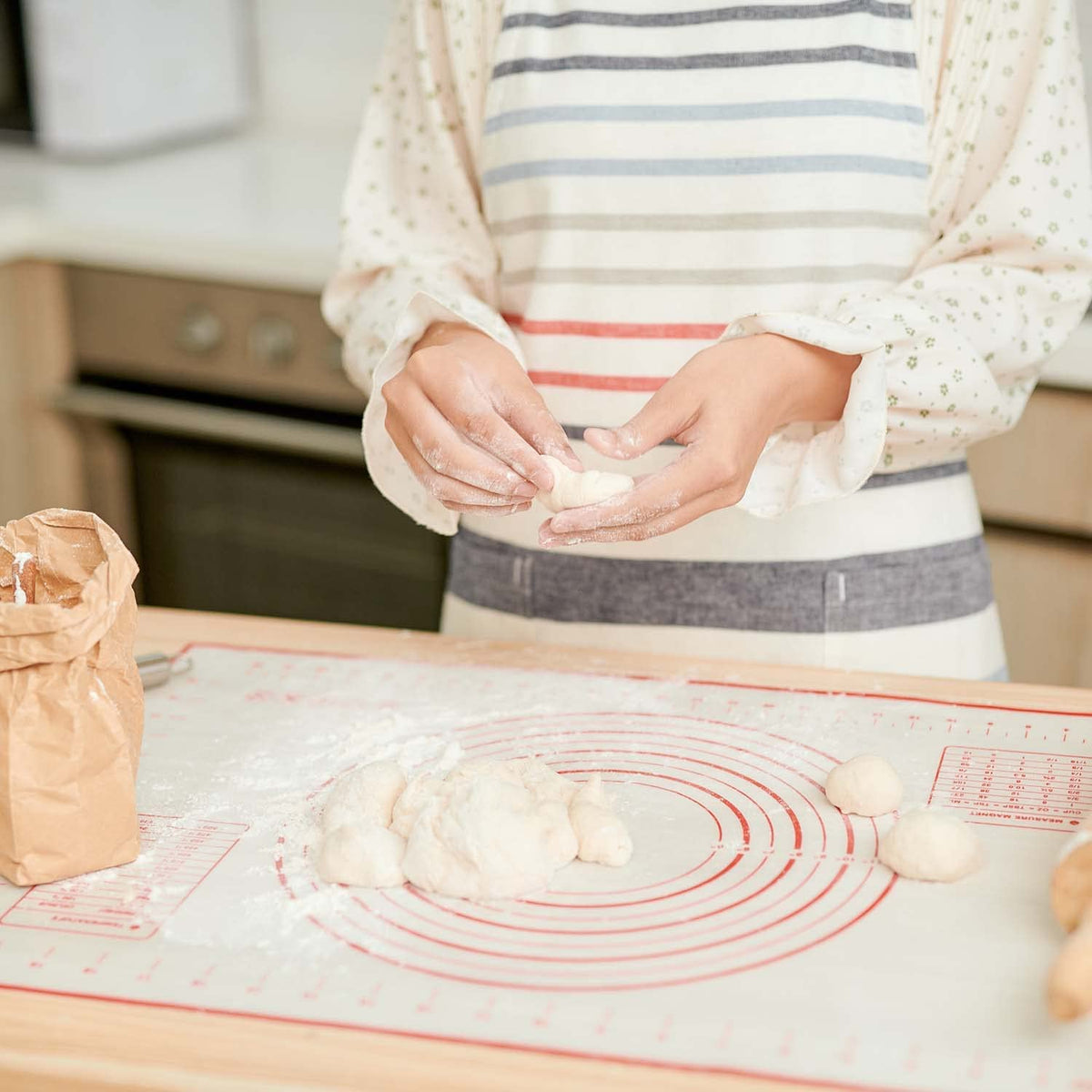 Household kneading mat, high temperature resistant chopping board, easy to clean, non-stick silicone gasket, silicone kneading gasket